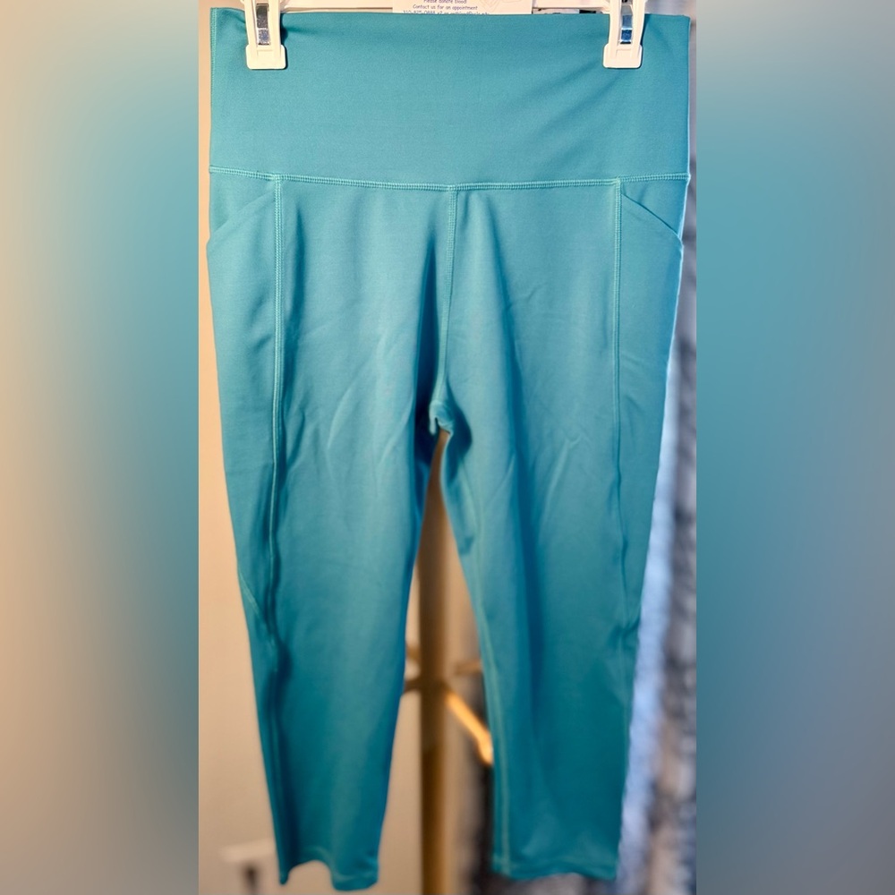 Senita Athletics Harbor Lux Pace Capri Leggings